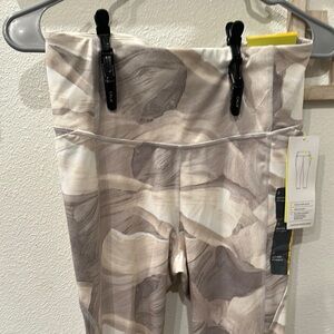 All in Motion Leggings in Cream and Gray